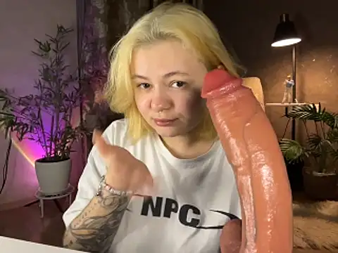 MoonIvy  online show from March 6, 2026, 6:15 pm