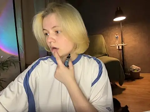MoonIvy  online show from June 28, 2026, 7:31 pm
