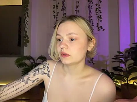 MoonIvy  online show from August 7, 2026, 8:11 pm