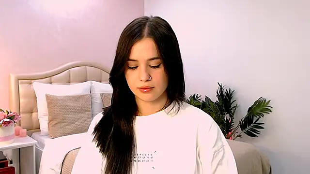 Snapshot of lil_angel_ chatting on September 28, 2025, 6:57 pm lil angel online show from September 28, 2025, 6:57 pm