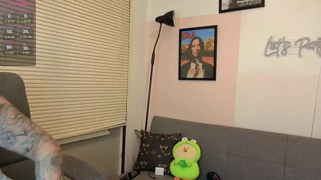 SujannaVarma  online show from November 6, 2025, 10:54 pm