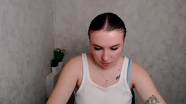 JuliaTopp  online show from March 19, 2026, 9:35 am