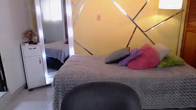 shirleyrojas online show from October 17, 2025, 8:00 pm