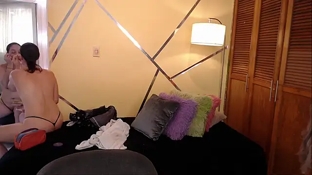 shirleyrojas online show from October 23, 2025, 7:23 pm