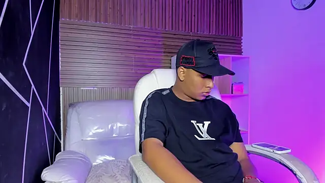 IsaacBlack  online show from September 14, 2025, 4:22 am