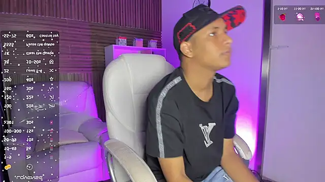 IsaacBlack  online show from September 16, 2025, 4:46 am