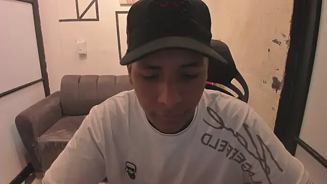 IsaacBlack  online show from September 23, 2025, 4:37 am