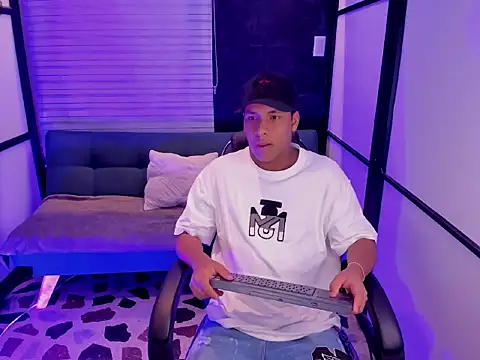 IsaacBlack  online show from October 7, 2025, 3:58 am