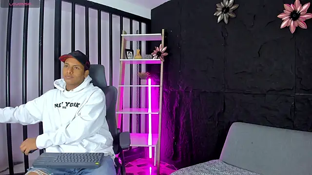 IsaacBlack  online show from October 8, 2025, 4:10 am