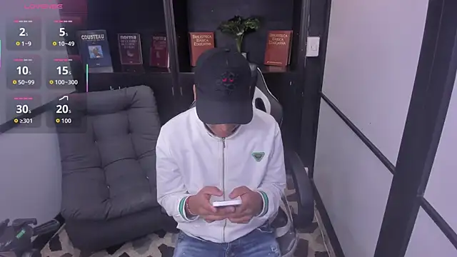 IsaacBlack  online show from October 11, 2025, 4:01 am