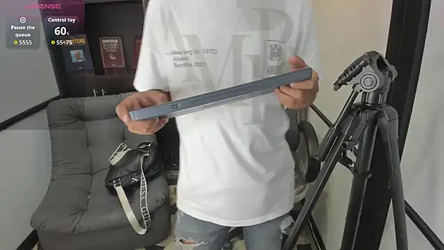 IsaacBlack  online show from October 12, 2025, 4:11 am