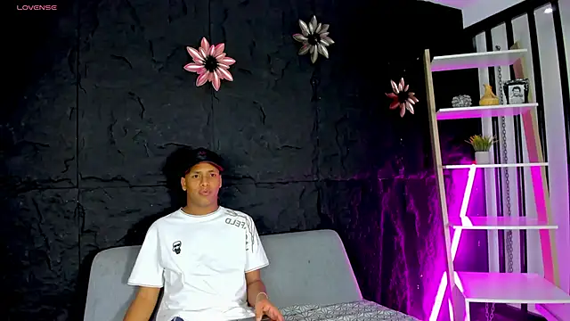 IsaacBlack  online show from October 16, 2025, 4:57 am