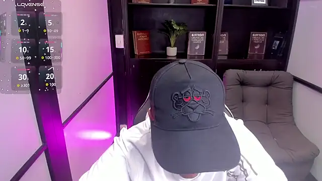 IsaacBlack  online show from October 28, 2025, 9:13 am