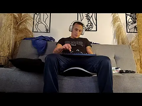 Masterblue hot online show from February 12, 2026, 9:21 pm