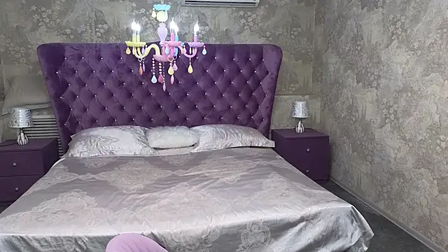 Anna Kenann online show from September 10, 2025, 6:57 am