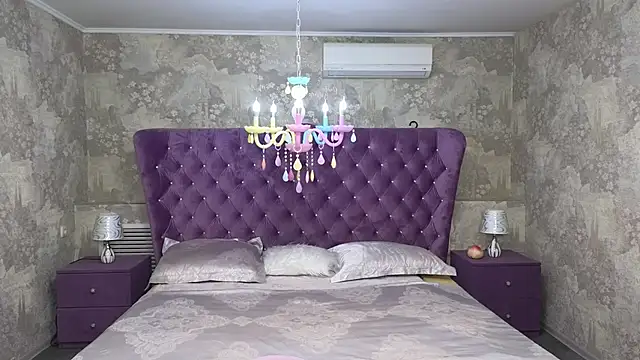 Anna Kenann online show from September 16, 2025, 6:58 am