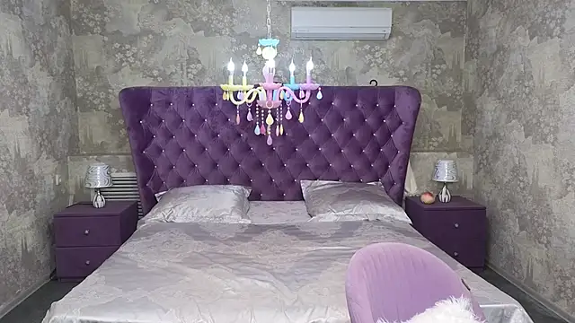 Anna Kenann online show from September 18, 2025, 7:10 am