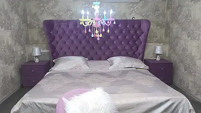 Anna Kenann online show from September 29, 2025, 7:02 am