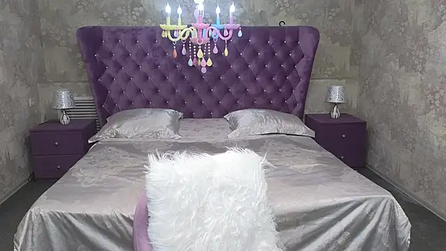 Anna Kenann online show from September 30, 2025, 7:02 am