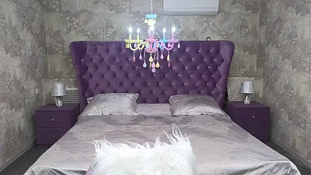 Anna Kenann online show from October 3, 2025, 7:05 am