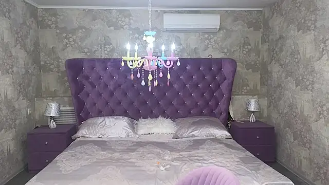 Anna Kenann online show from October 23, 2025, 7:07 am