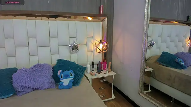 Foxxy Doll online show from May 4, 2026, 2:46 pm