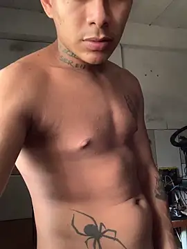 Snapshot of Novindot23cm chatting on December 21, 2025, 7:32 pm Novindot23cm online show from December 21, 2025, 7:32 pm