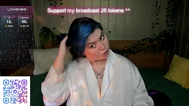 Snapshot of Alisa_Monroe chatting on October 6, 2025, 8:01 am Alisa Monroe online show from October 6, 2025, 8:01 am