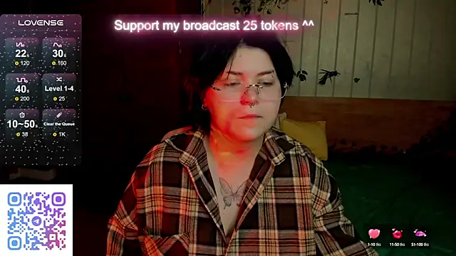 Snapshot of Alisa_Monroe chatting on October 18, 2025, 2:36 am Alisa Monroe online show from October 18, 2025, 2:36 am