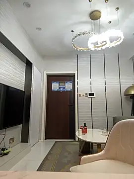 anna yngs online show from November 25, 2025, 10:48 am