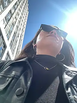 anna yngs online show from February 12, 2026, 5:02 am