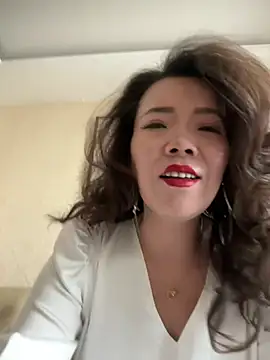 anna yngs online show from June 7, 2026, 3:54 am
