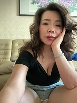 anna yngs online show from August 9, 2026, 3:23 am