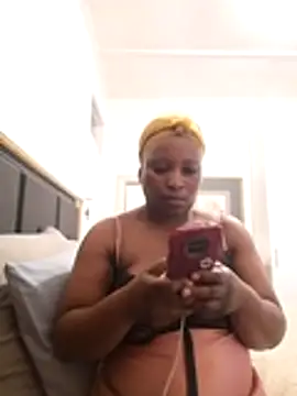 Snapshot of Yummyboomsbb chatting on April 7, 2026, 5:19 am Yummyboomsbb online show from April 7, 2026, 5:19 am
