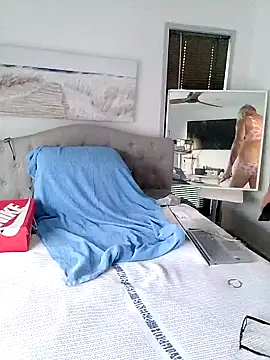 iamthepublickmasterbater online show from September 28, 2025, 6:41 am