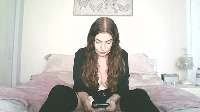 EllaKent online show from February 4, 2026, 3:40 pm