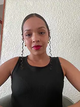 Snapshot of Yasmin777_ chatting on February 18, 2026, 6:48 pm Yasmin777 online show from February 18, 2026, 6:48 pm