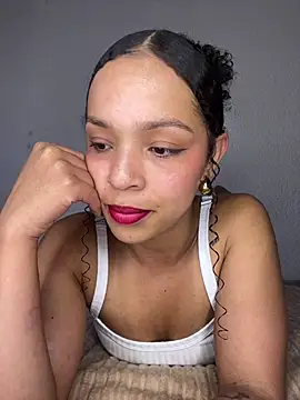 Snapshot of Yasmin777_ chatting on February 21, 2026, 10:00 pm Yasmin777 online show from February 21, 2026, 10:00 pm