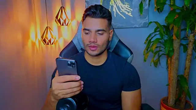 Snapshot of AndresR3 chatting on October 5, 2025, 8:12 am AndresR3 online show from October 5, 2025, 8:12 am