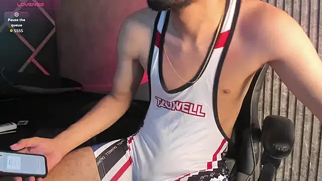 Stiven 01 online show from October 1, 2025, 1:39 pm