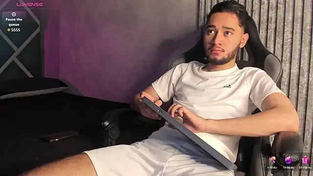 Stiven 01 online show from October 27, 2025, 1:48 pm