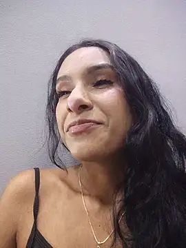 Snapshot of TharaMills chatting on June 26, 2026, 3:22 am TharaMills online show from June 26, 2026, 3:22 am