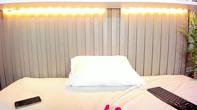 natalyWilliams online show from October 17, 2025, 12:41 pm