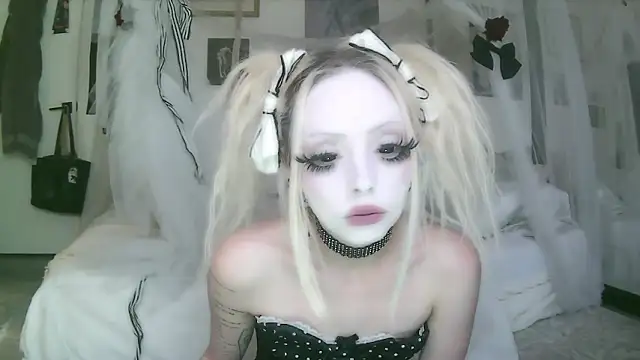 Snapshot of bl0odsyring3 chatting on April 9, 2026, 6:57 pm bl0odsyring3 online show from April 9, 2026, 6:57 pm