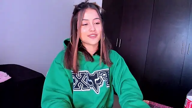 Ana  Pink online show from September 20, 2025, 10:33 pm