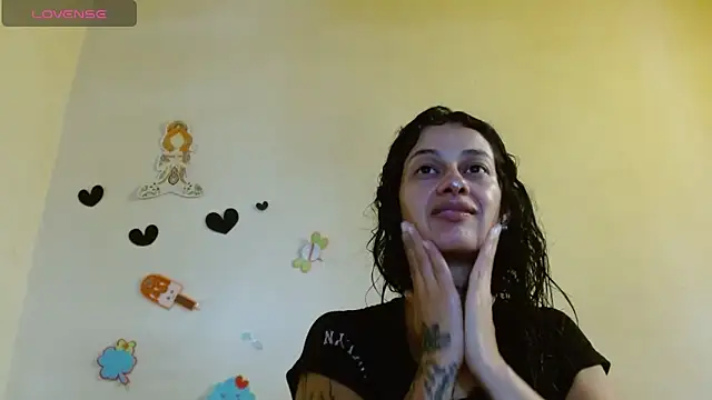 Akasha001 online show from November 20, 2025, 6:40 pm