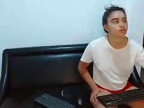 Cristalll 0925 online show from October 14, 2025, 11:05 pm