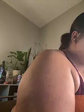 Snapshot of 1n0nlythroat chatting on March 4, 2026, 12:27 am 1n0nlythroat online show from March 4, 2026, 12:27 am