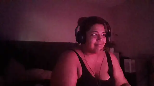 Snapshot of 1n0nlythroat chatting on April 28, 2026, 2:27 am 1n0nlythroat online show from April 28, 2026, 2:27 am