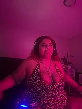 Snapshot of 1n0nlythroat chatting on April 28, 2026, 7:52 pm 1n0nlythroat online show from April 28, 2026, 7:52 pm